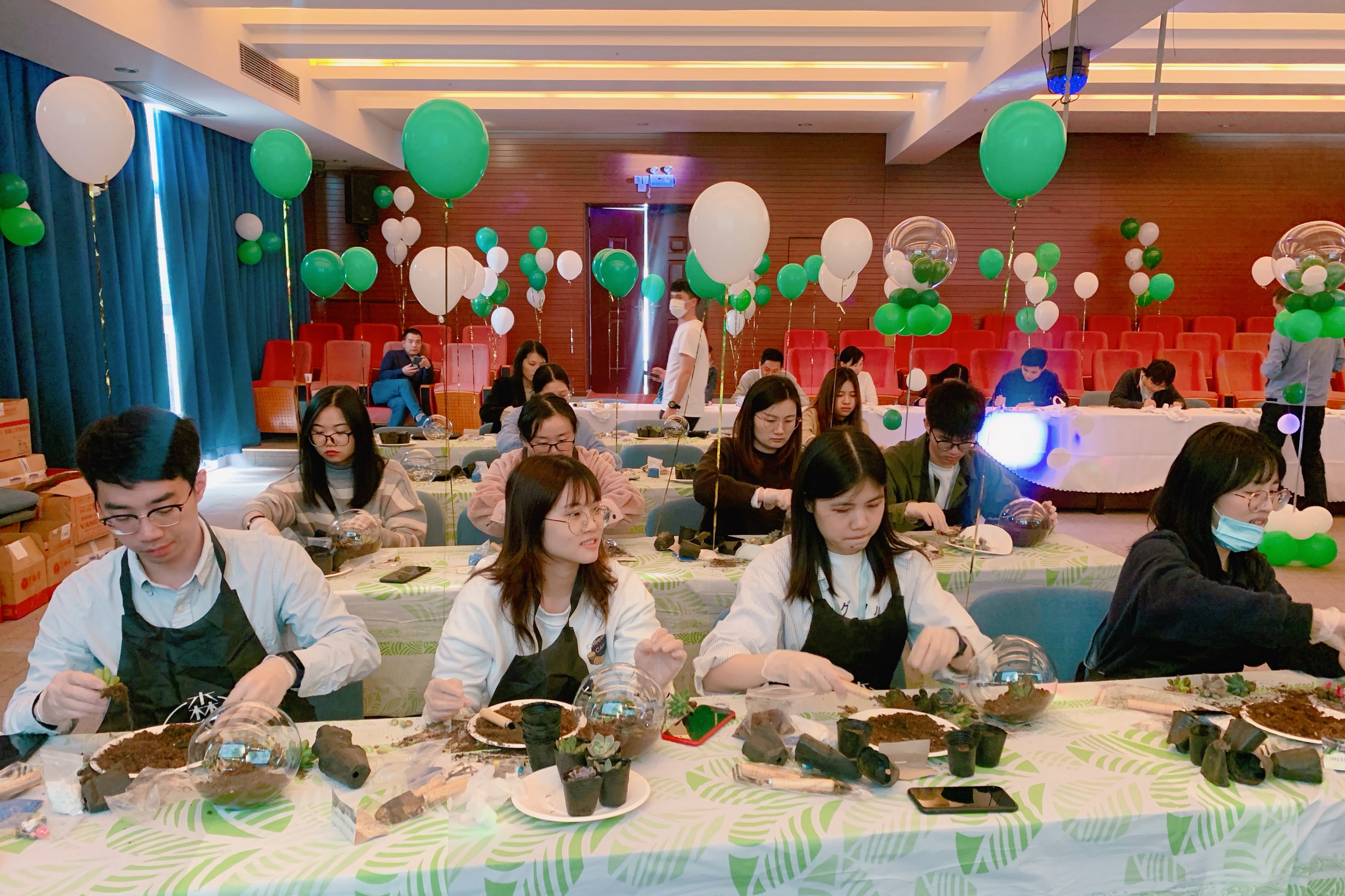 員工生日會(huì)